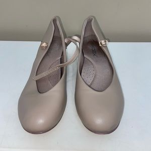 Character Tan shoes